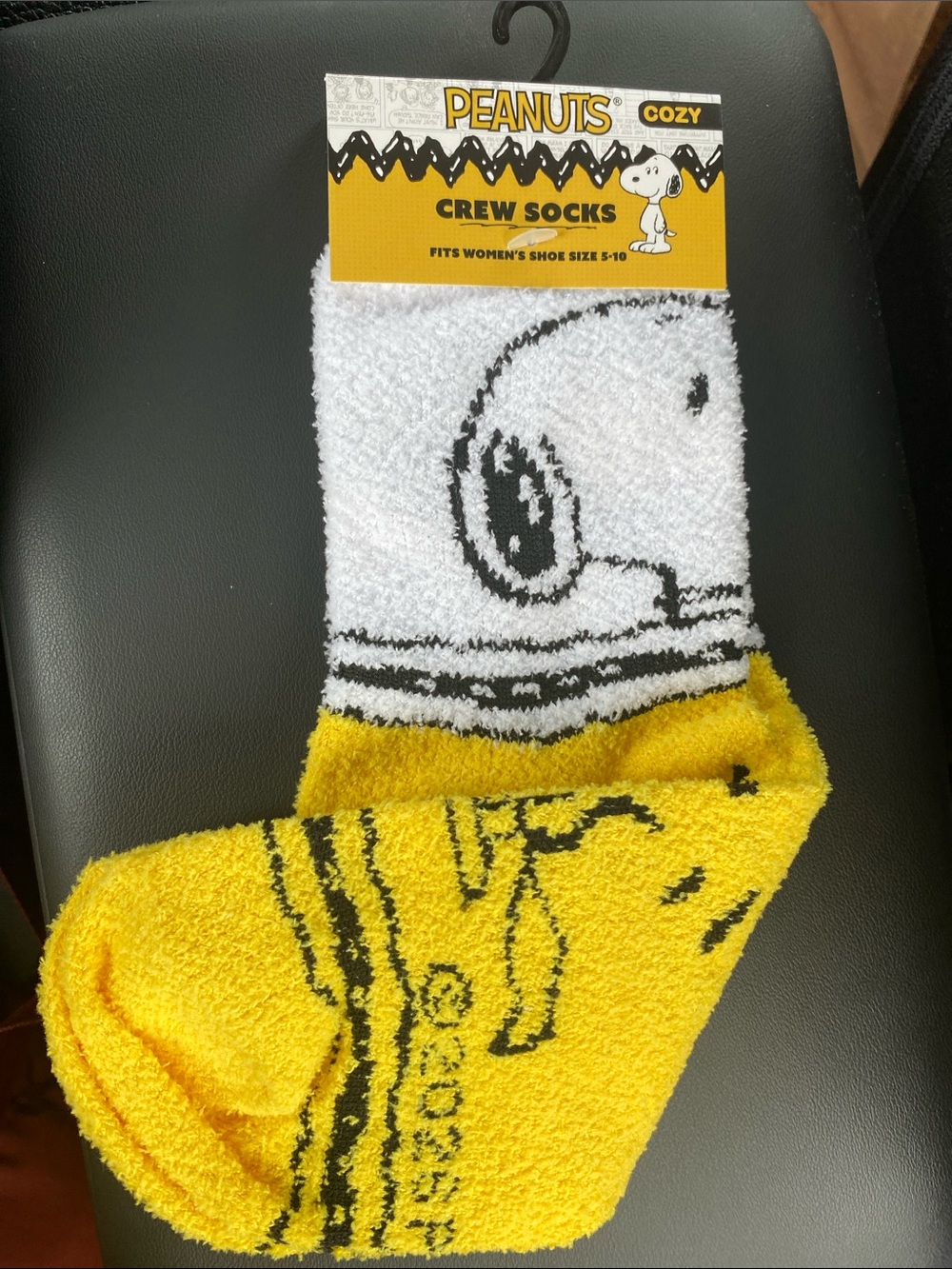 Peanuts Snoopy Fuzzy Crew Socks